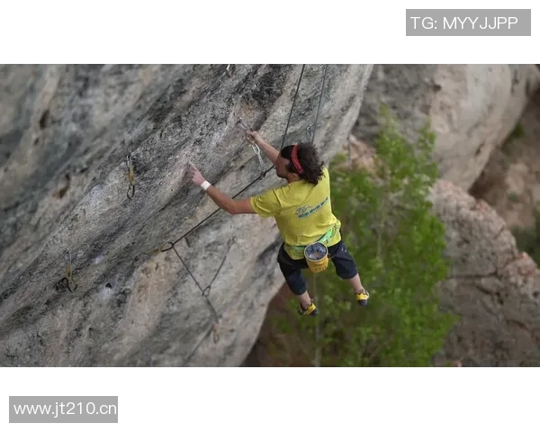 重庆攀岩队战术之争引发热议探讨攀岩竞技的未来发展方向