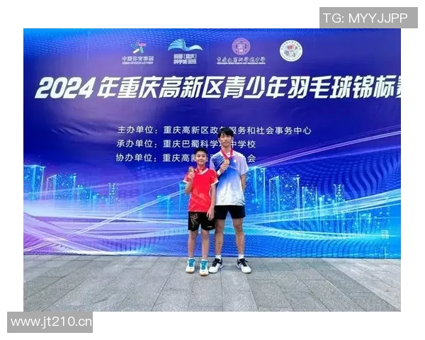 重庆羽毛球队团队协作引发热议球员间默契与竞争的微妙平衡